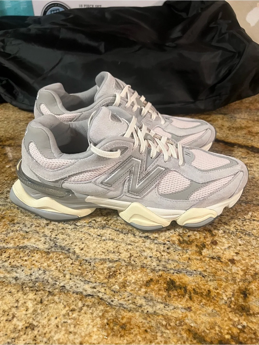 New Balance 9060 U9060SEB Gray Pink Cream Men’s Size 10 / Women’s 11.5